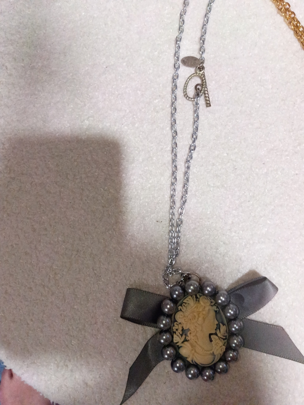 VintageTarinaTarintino Gray Ribbon Cameo Pendant Necklace - Picture 4 of 4